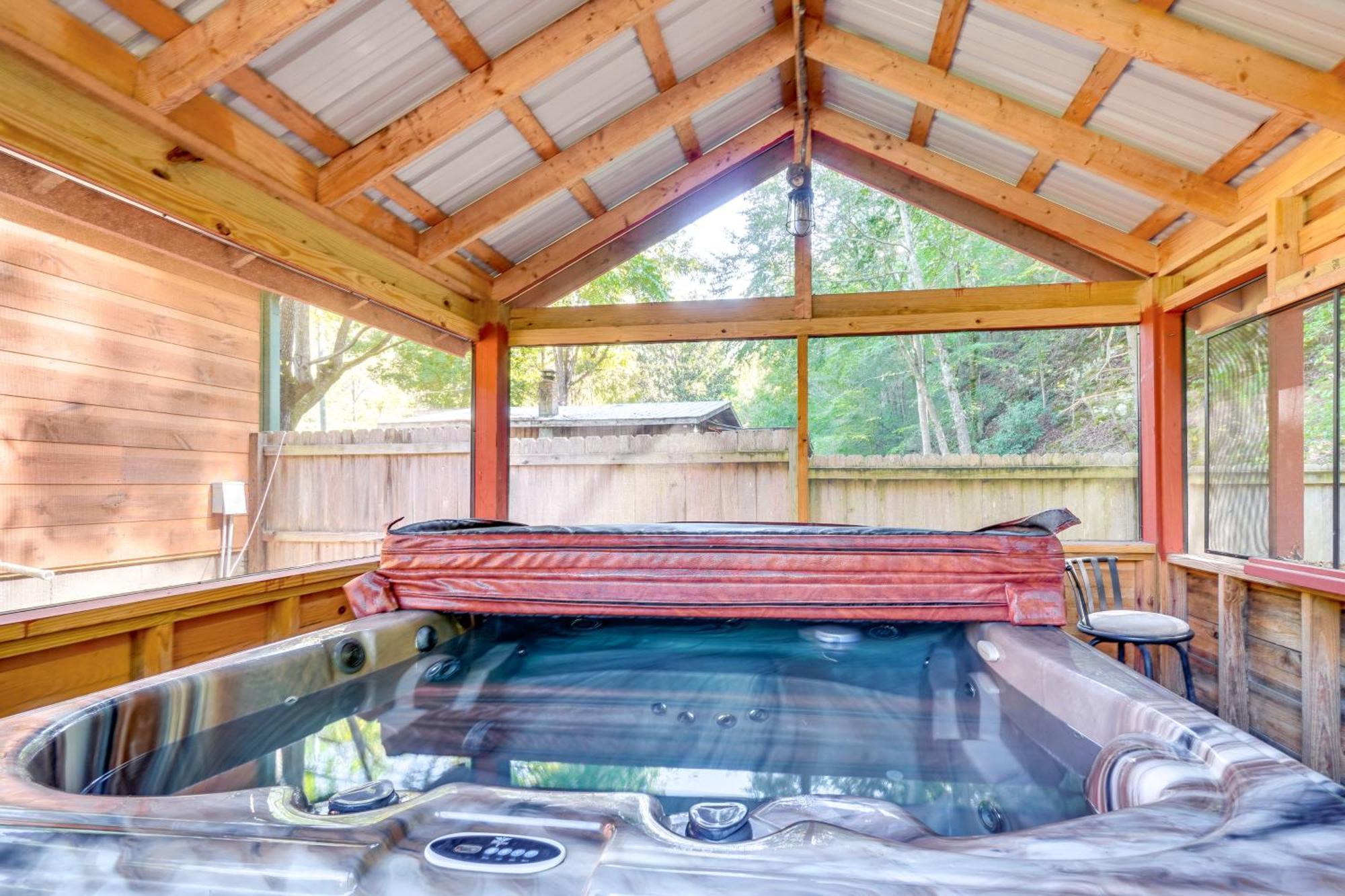 Just Fur Relaxin Sevierville Cabin With Hot Tub! エクステリア 写真