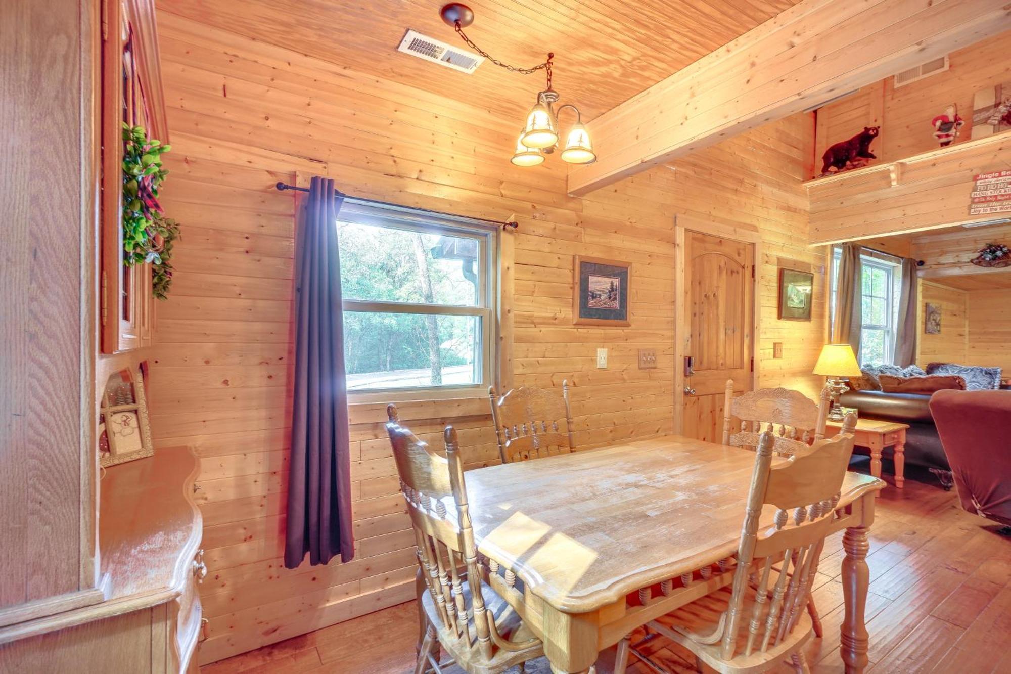 Just Fur Relaxin Sevierville Cabin With Hot Tub! エクステリア 写真