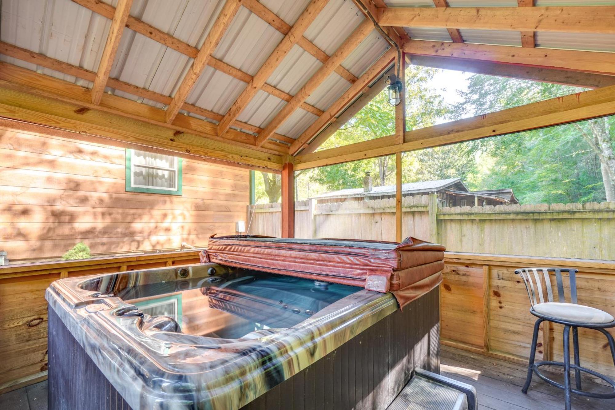 Just Fur Relaxin Sevierville Cabin With Hot Tub! エクステリア 写真