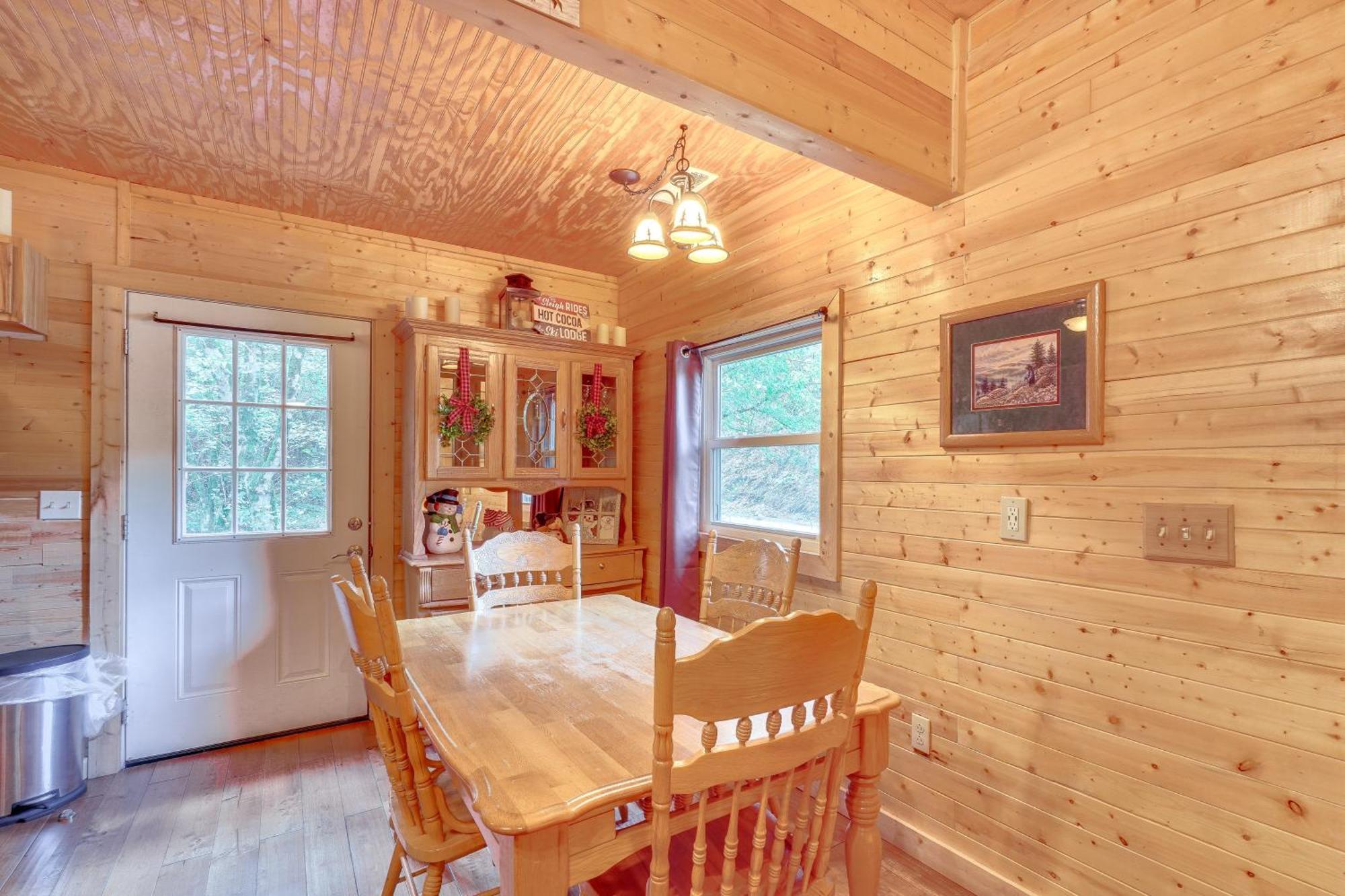Just Fur Relaxin Sevierville Cabin With Hot Tub! エクステリア 写真