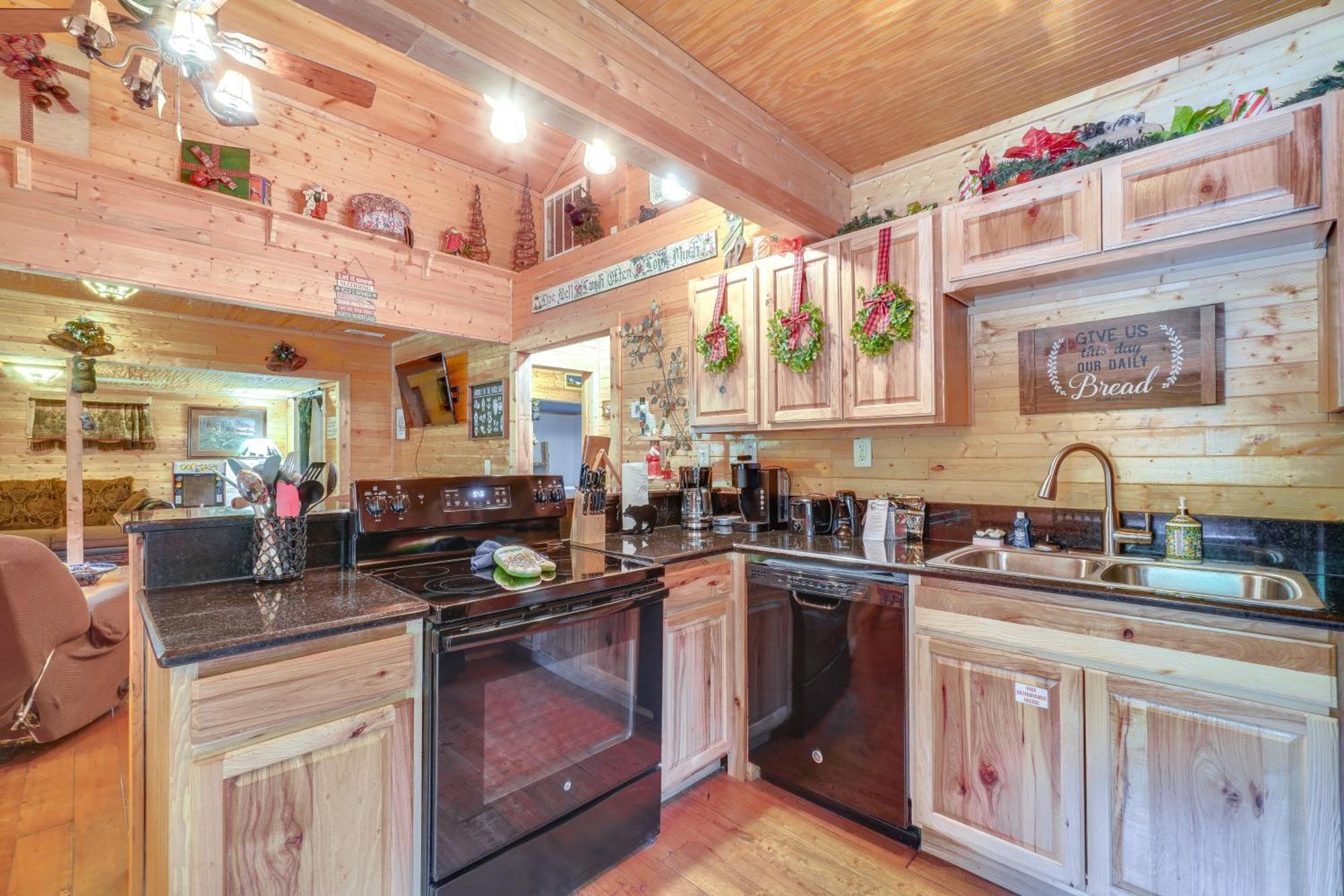 Just Fur Relaxin Sevierville Cabin With Hot Tub! エクステリア 写真