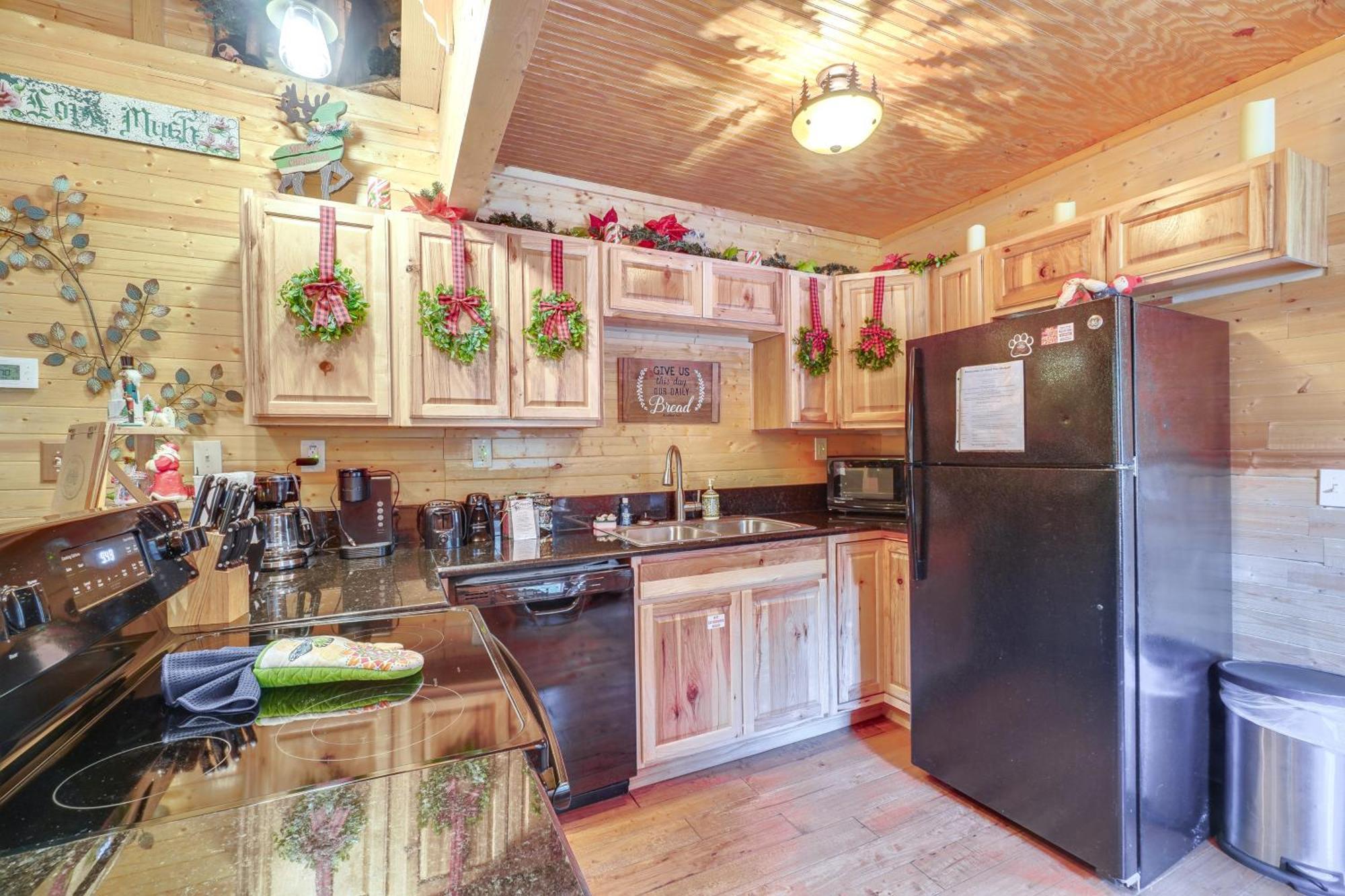 Just Fur Relaxin Sevierville Cabin With Hot Tub! エクステリア 写真